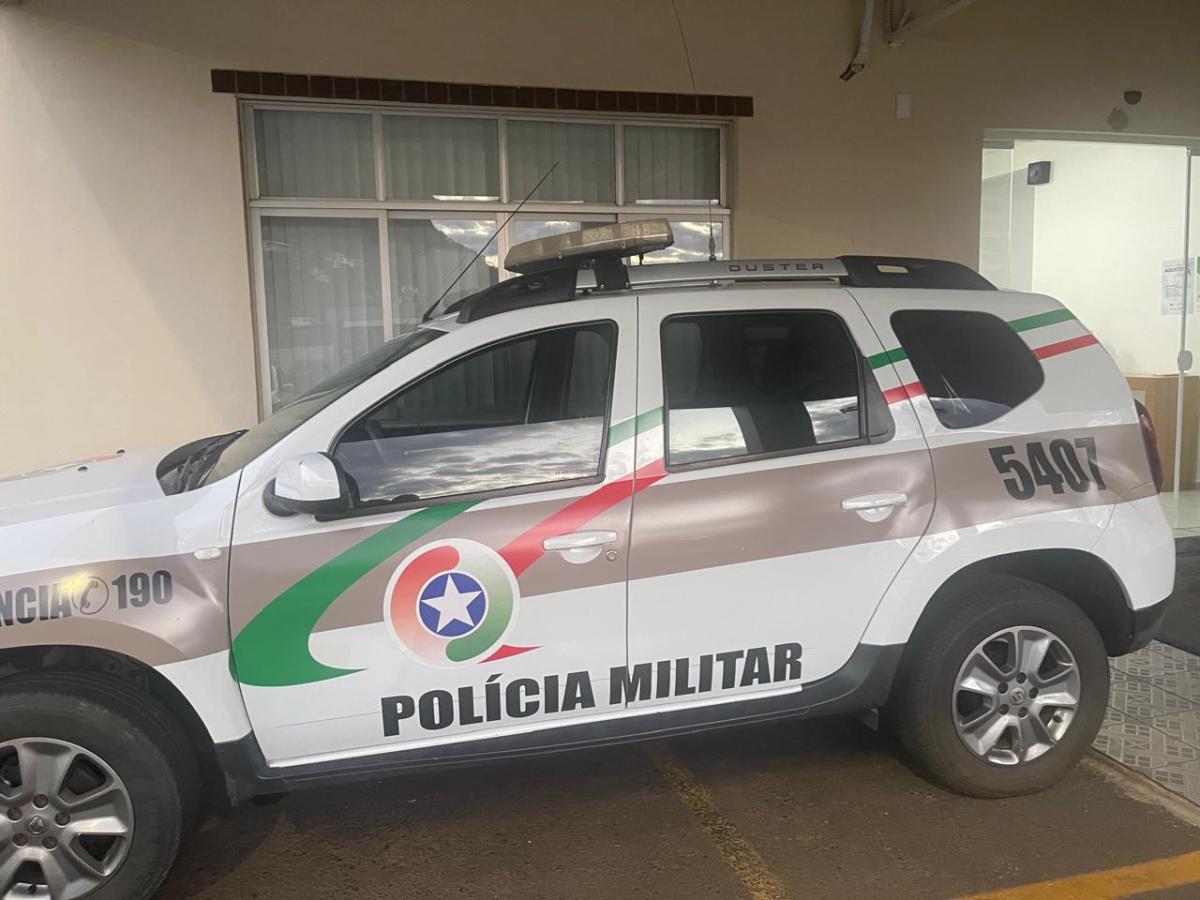 PM prende homem com caminhão de placas adulteradas em Treze Tílias