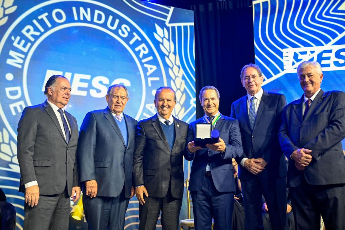 Homenagem a contribuição para o desenvolvimento da indústria de SC