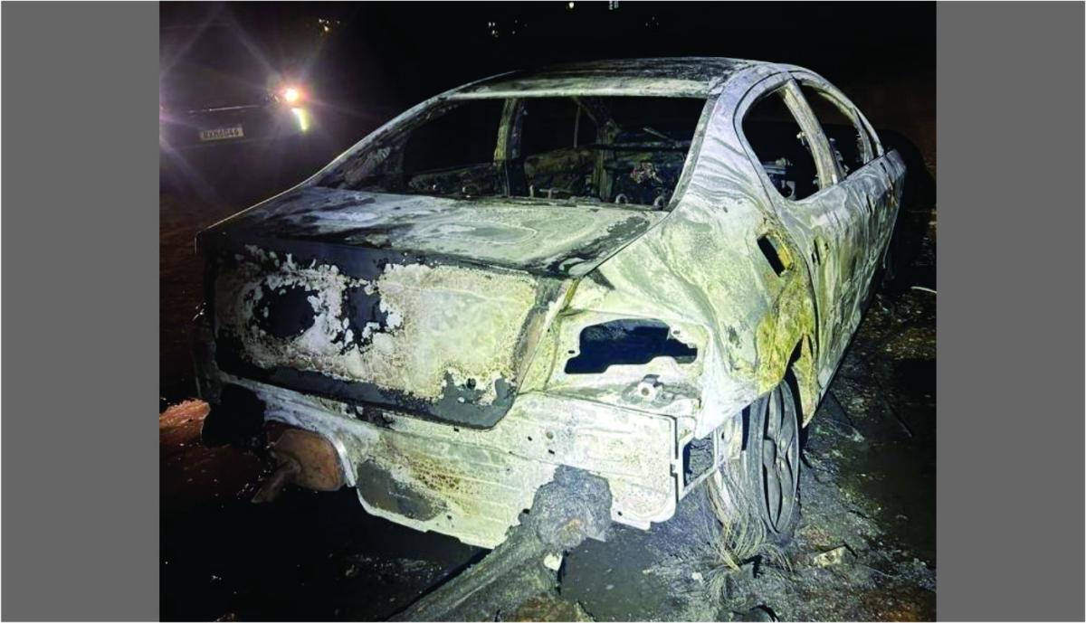 Incêndio aparentemente criminoso deixa veículo destruído, em Campos Novos.