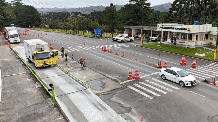 Balança estática na fiscalização da Polícia Militar Rodoviária de SC