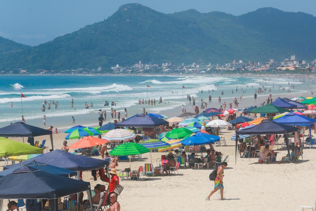 Balneabilidade do litoral de SC aponta 75,68% das praias monitoradas próprias para banho