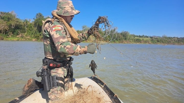 Grande quantidade de material de pesca predatória é apreendida nos rios Uruguai e Chapecó