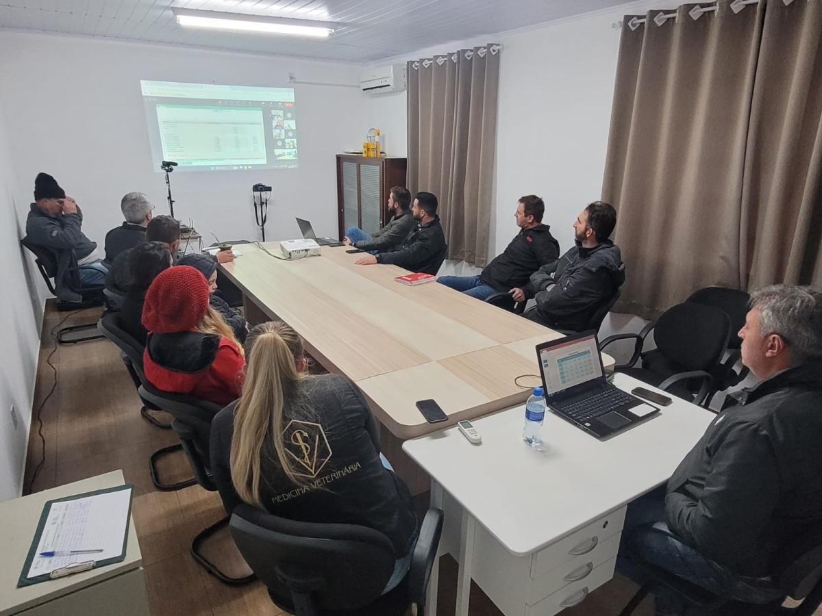 Painel do Projeto Campo Futuro levanta custos de produção da Pecuária de Leite em Treze Tílias