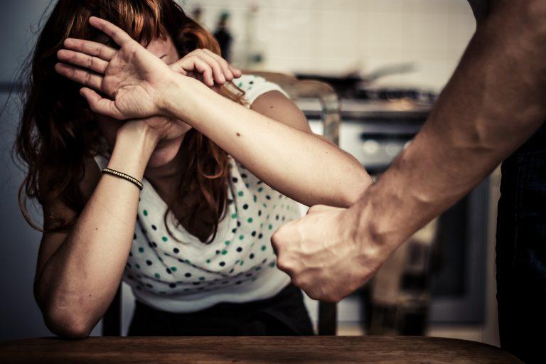 Medida Protetiva não serve pra nada e meliante agride a mãe e o pai
