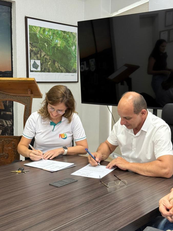 Prefeito Sartori sanciona lei que autoriza cessão de imóvel para sede dos Autistas