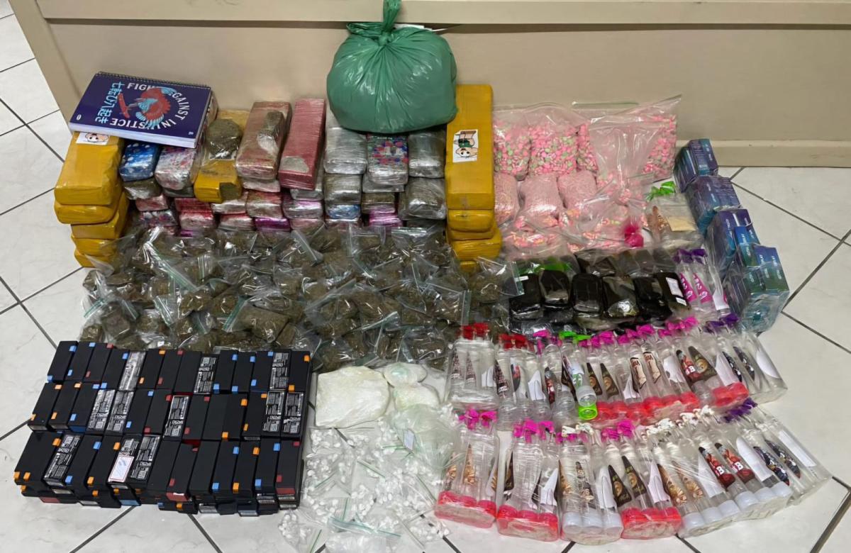 Polícia Militar apreende muitas drogas e desarticula esquema de “tele-entrega” em São José