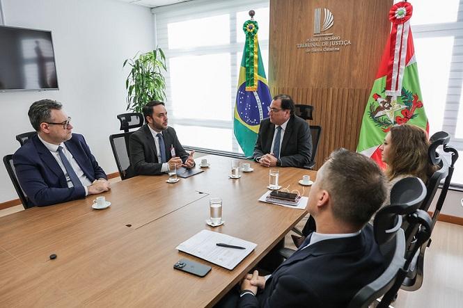 Presidente do TJSC recebe relatório com os pleitos da advocacia catarinense
