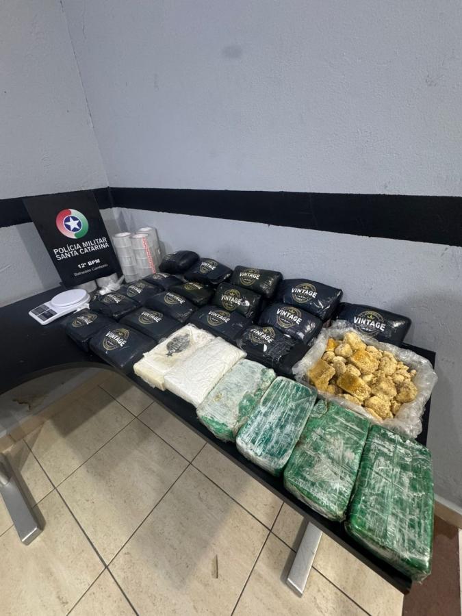 Trio é preso por gatunagem e carro clonado. Apreensão de Cocaína e Crack