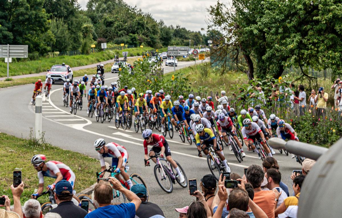 Sutiã é suspeito de ser o novo ‘doping’ na principal competição de ciclismo do mundo; entenda