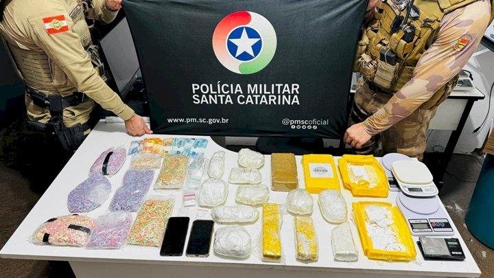 Homem é preso com mais de 10 kg de drogas em Chapecó