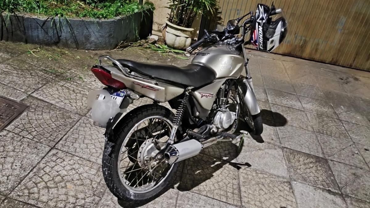 Polícia Militar aborda motociclista após fuga em Joaçaba