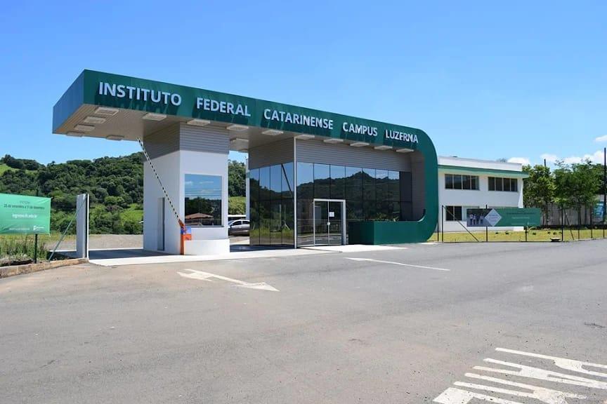 Prefeitura de Joaçaba garante transportes de alunos do IFC de Luzerna
