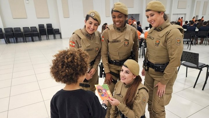 PMSC finaliza operação Caminhos Seguros resgatando crianças e adolescentes