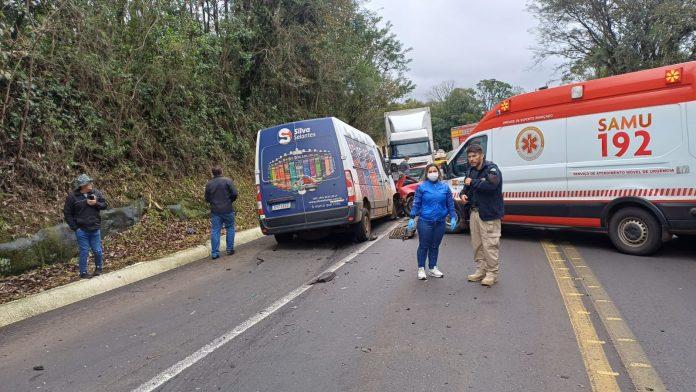 Acidente em Xaxim envolve 4 veículos deixa uma pessoa morta e outras feridas