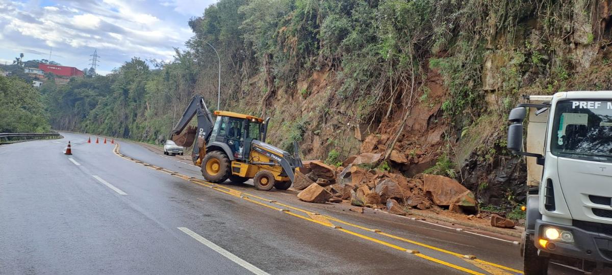 Deslizamento de pedras no acesso de Joaçaba