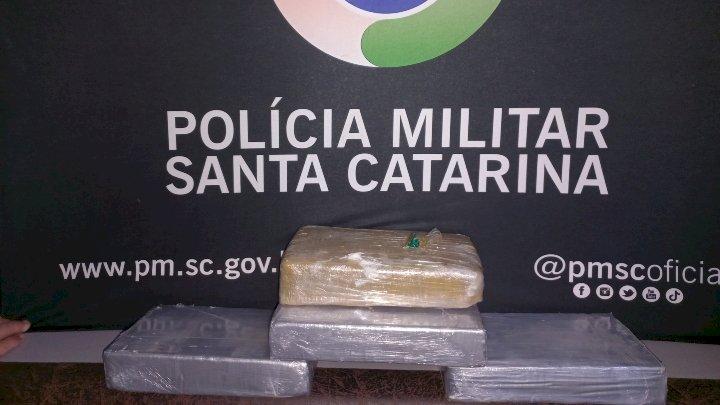 Dupla é presa por tráfico de drogas