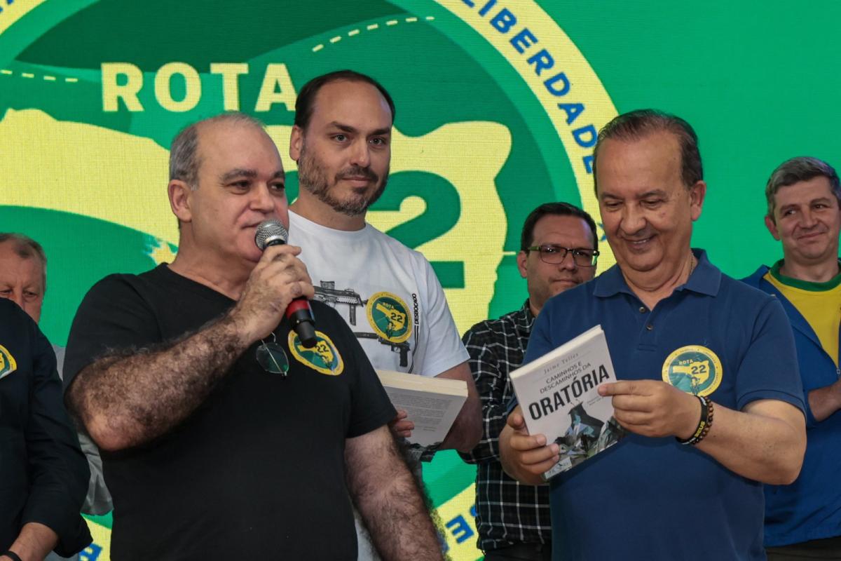 Livro de Jaime Telles em mais uma sessão de autógrafos