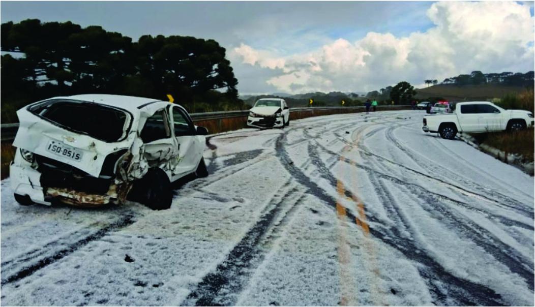 Granizo: Guarnição Presta Atendimento em Acidente com Cinco Veículos Durante Tempestade de Granizo em São Joaquim