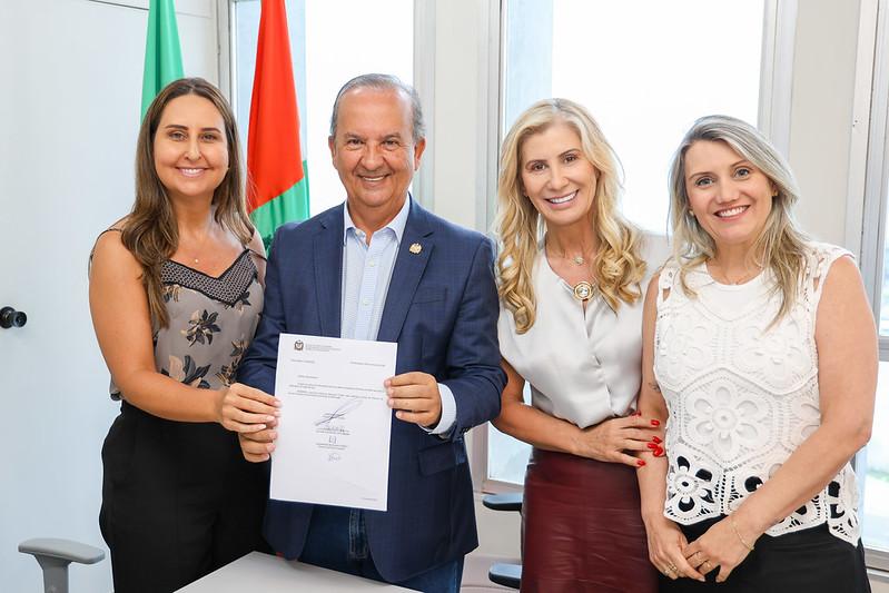 Governo do Estado estrutura ensino superior e fortalece Universidade Gratuita