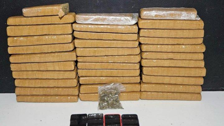 Dois homens são presos com 20 quilos de maconha