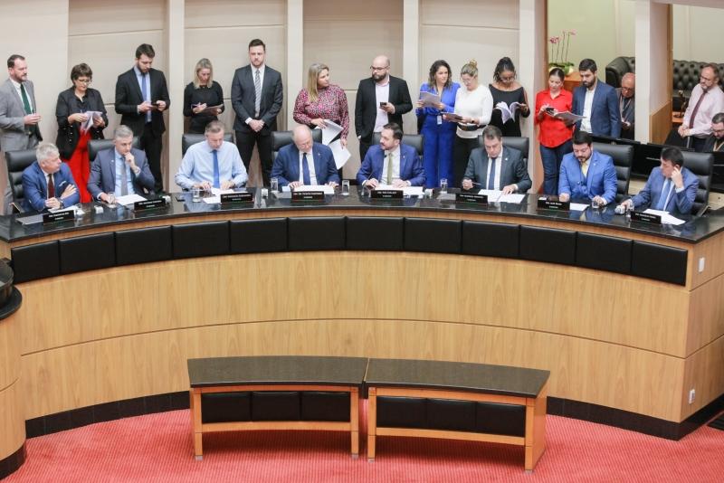 CCJ acata projeto que simplifica o processo de transferência de veículos