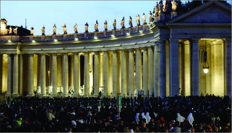 Conclave: Vaticano tem fumaça preta após nova votação