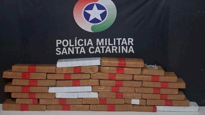 Dupla é presa com mais de 19 quilos de maconha em Itajaí