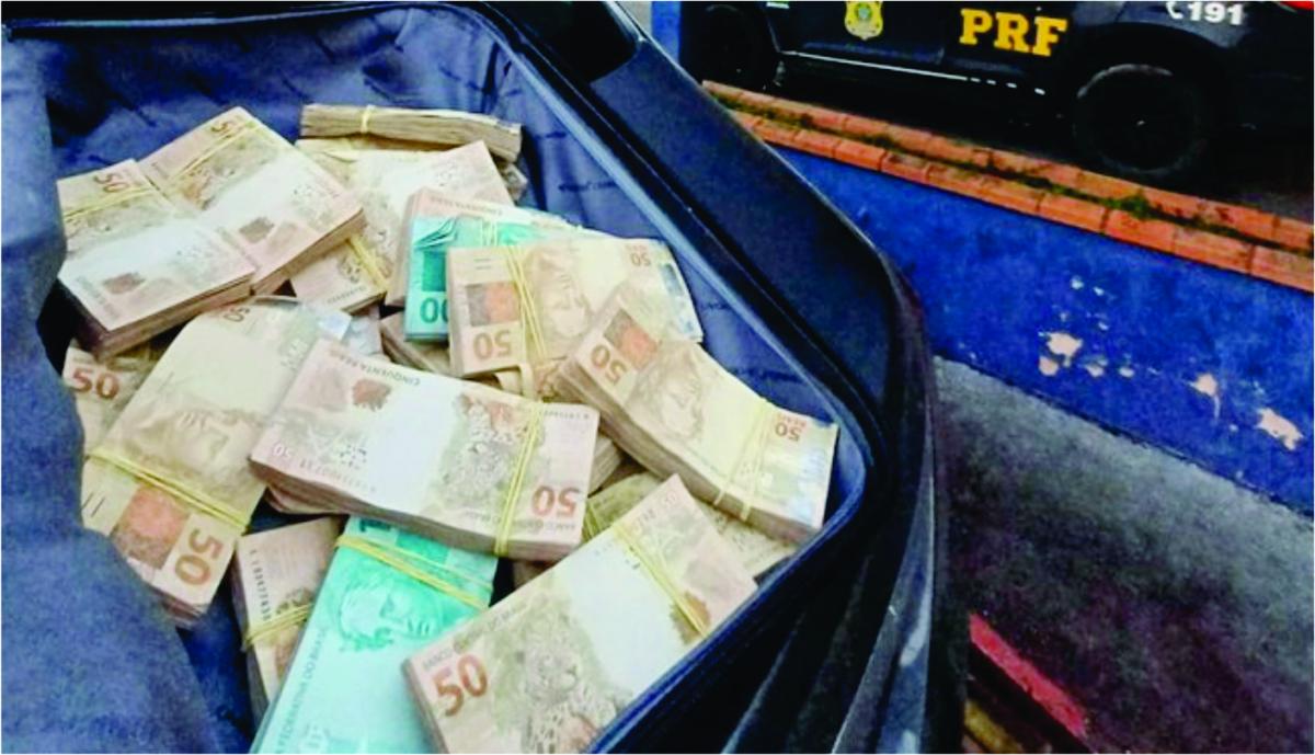 Homem é preso com R$ 123 mil em dinheiro sem comprovação de origem