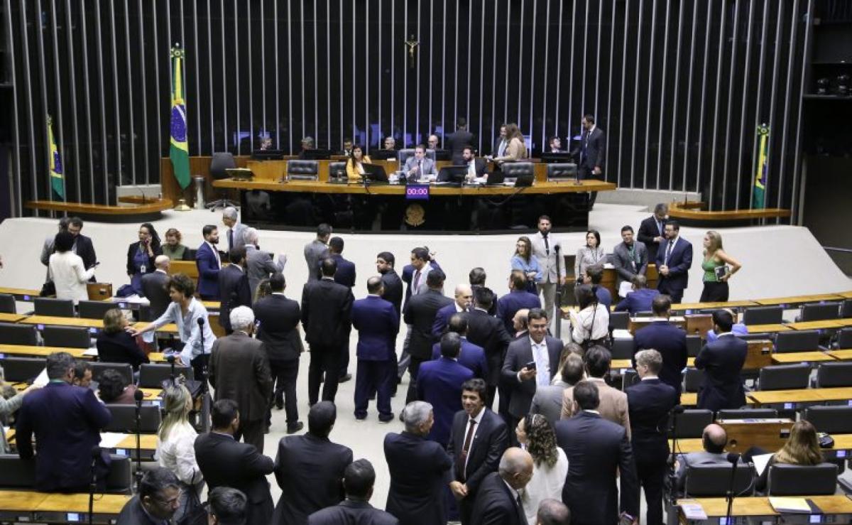 Aprovada urgência para projeto que proíbe desconto automático para sindicatos em aposentadorias pagas pelo INSS