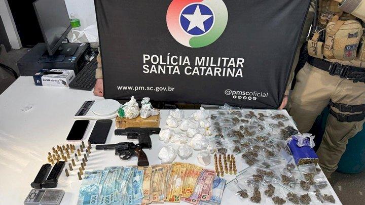 Operação Força Total resulta em prisões, apreensão de drogas e armas de fogo em Chapecó