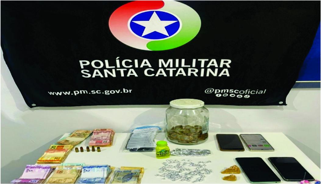 Policiais cumprem mandado de busca e apreensão em Porto União