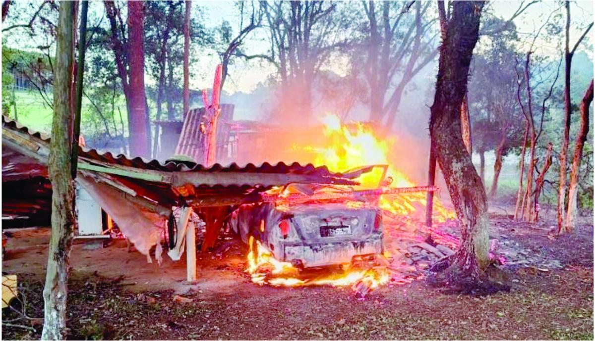 Mulher é presa pela PM por causar incêndio criminoso e ameaças, em Campos Novos.