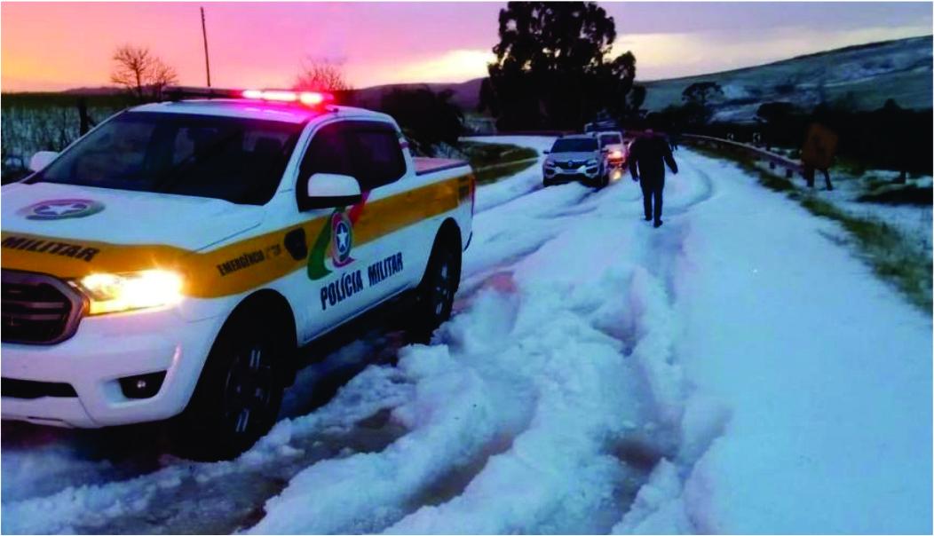 Temporais com chuva, vento e granizo marcam a noite e previsão se concretiza