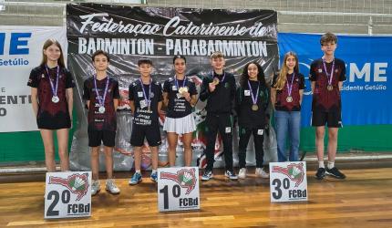 AMOB conquista 19 medalhas e 13 títulos no Campeonato Sul-Brasileiro de Badminton