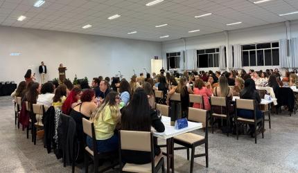 Joaçaba reúne mais de 400 profissionais em homenagem ao Dia do Professor