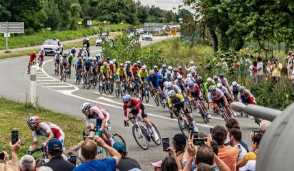 Sutiã é suspeito de ser o novo ‘doping’ na principal competição de ciclismo do mundo; entenda