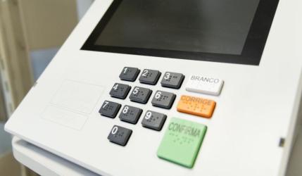 Justiça Eleitoral reforça segurança das urnas eletrônicas antes do processo de votação