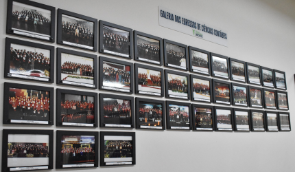 Galeria de Egressos eterniza trajetória dos 40 anos de Ciências Contábeis da Unoesc Joaçaba