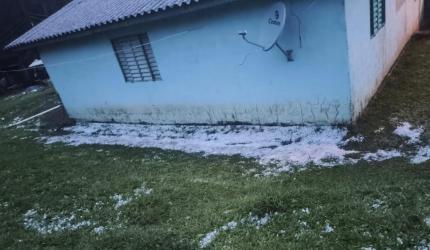 Chuva e granizo causa prejuízos em Vargem Bonita