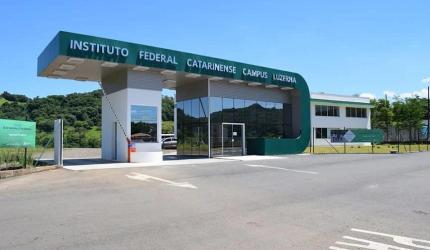 Prefeitura de Joaçaba garante transportes de alunos do IFC de Luzerna