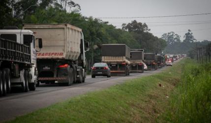 Deputados culpam Lula pelas tragédias nas BRs durante feriadão