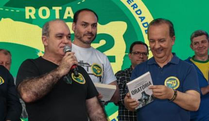 Livro de Jaime Telles em mais uma sessão de autógrafos
