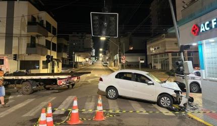 Motorista sem CNH causa sinistro de trânsito e fica ferida
