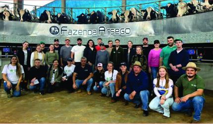 Visitas técnicas ampliam conhecimento prático dos alunos do Curso Técnico em Zootecnia do Polo de Joaçaba