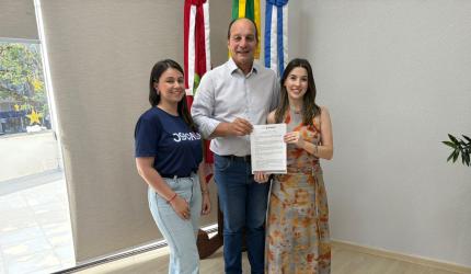 Programa “Joaçaba, eu curto, eu cuido”: adoção de parklet no Centro