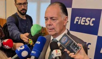 FIESC entrega Carta da Indústria a candidatos ao Governo de SC